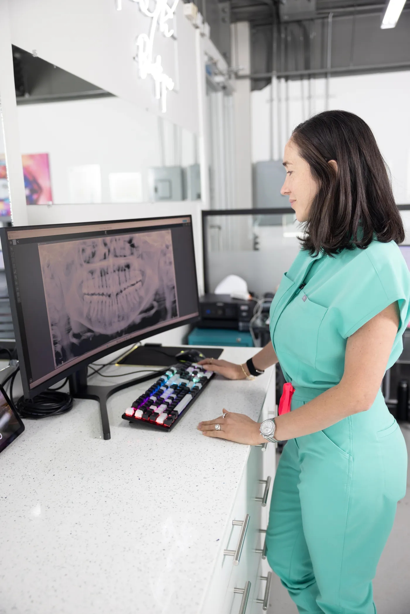 Dra. Melissa Reneé, ortodoncista especialista en Invisalign y brackets, San Salvador